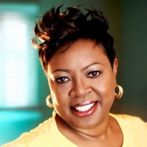 Meet your Posher, Debrah